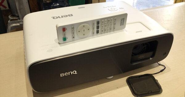 ホームシネマプロジェクター